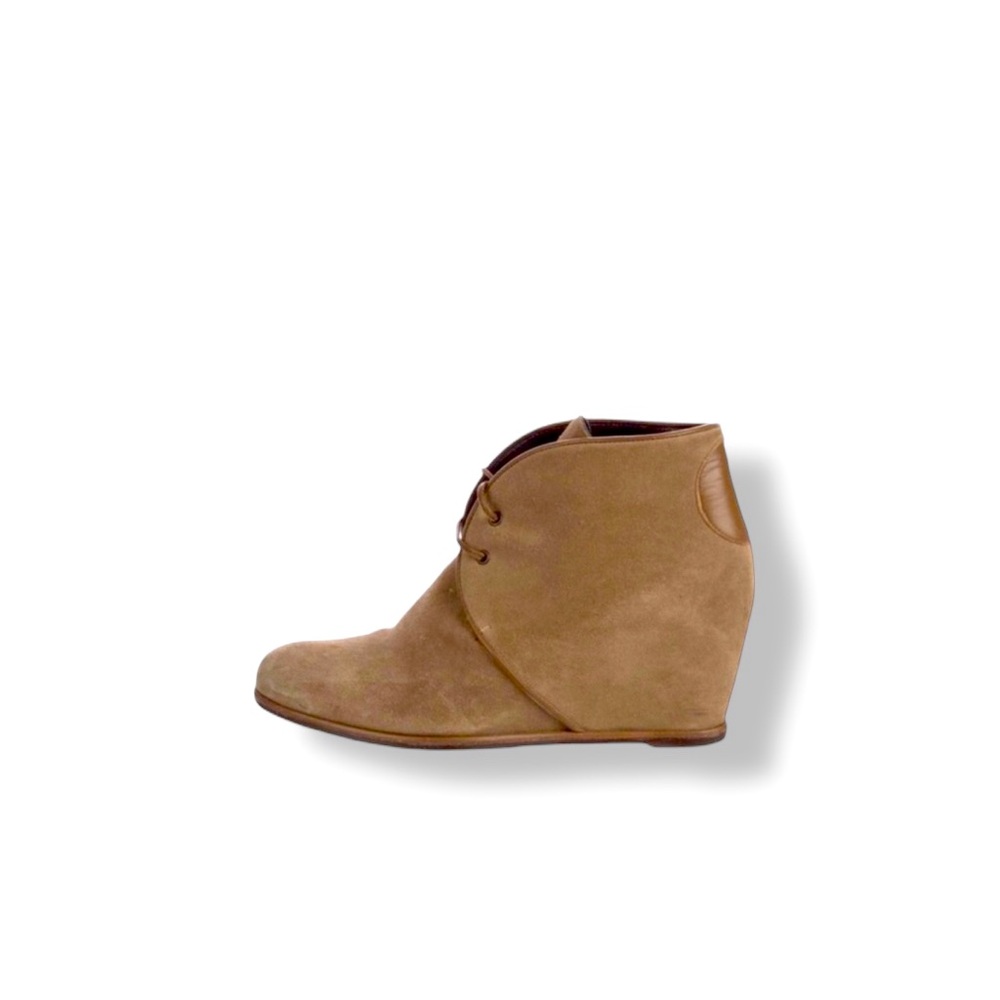 𝐒𝐓𝐔𝐀𝐑𝐓 𝐖𝐄𝐈𝐓𝐙𝐌𝐀𝐍 Taupe ankle wedge booties